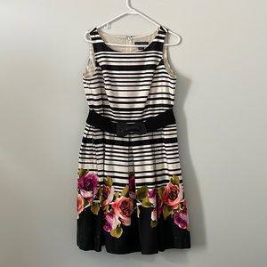 Sleeve-less floral knee length dress. Size 14.